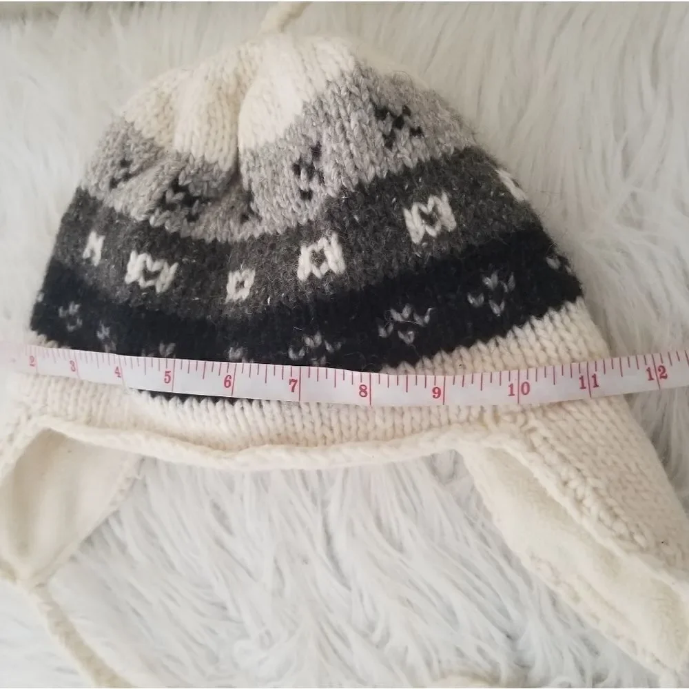 Casa De La Lana Child's wool hat. Wool blend
